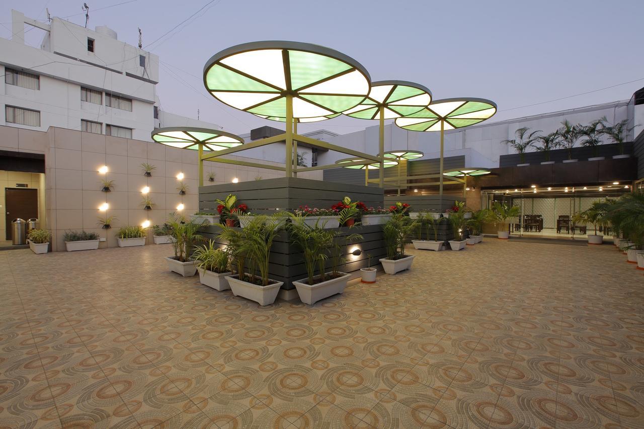 Hotel O Ellis Ahmedabad Exterior foto