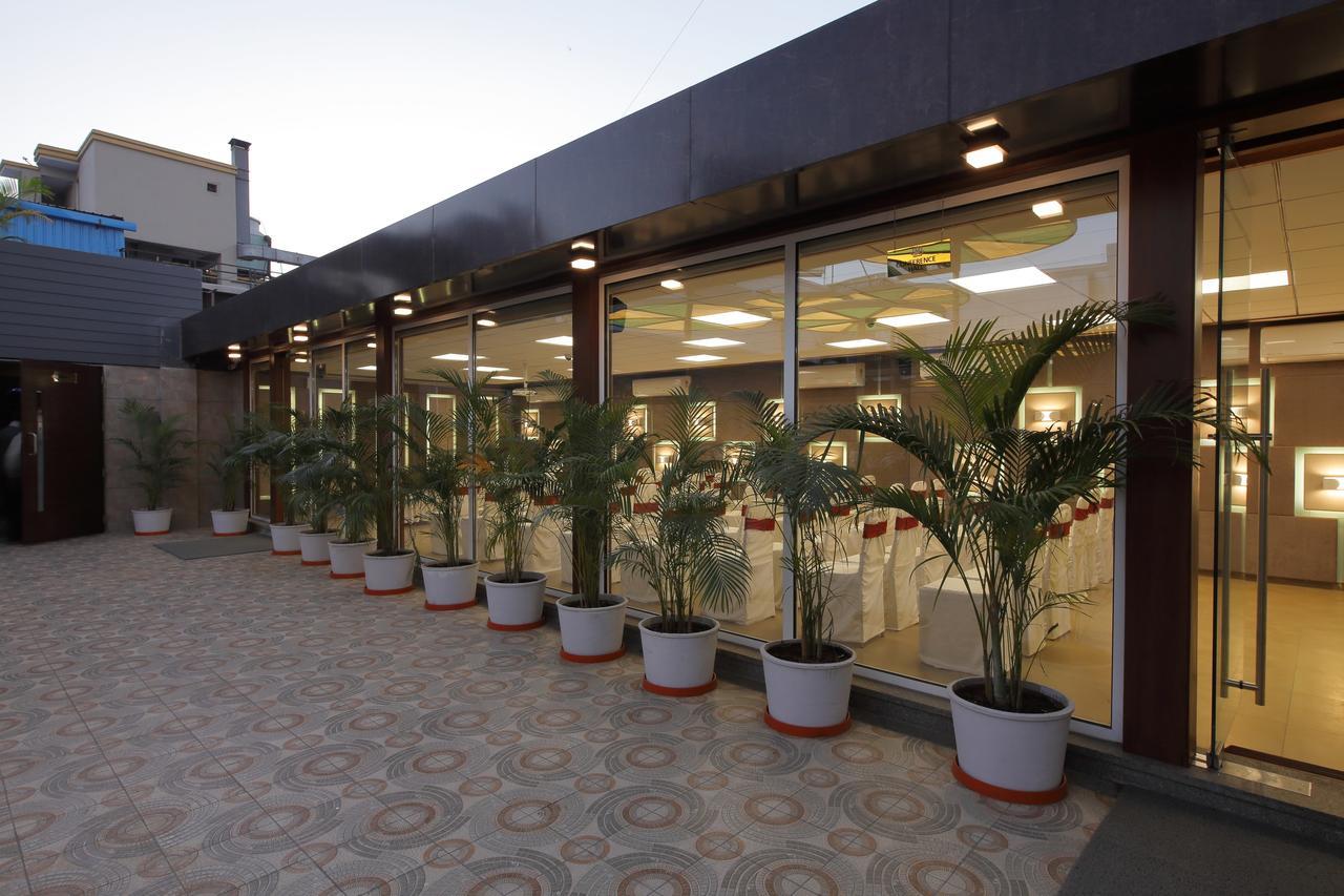 Hotel O Ellis Ahmedabad Exterior foto