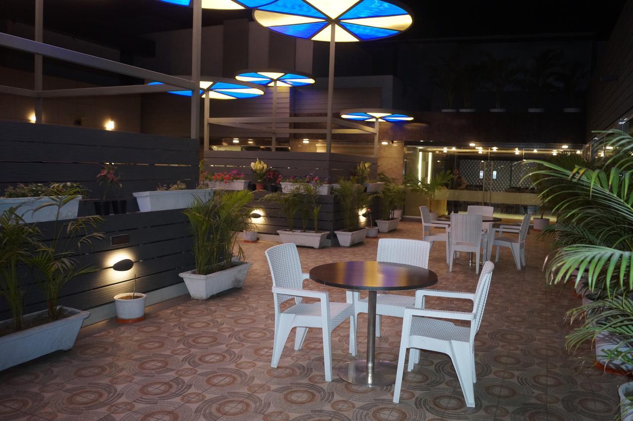 Hotel O Ellis Ahmedabad Exterior foto